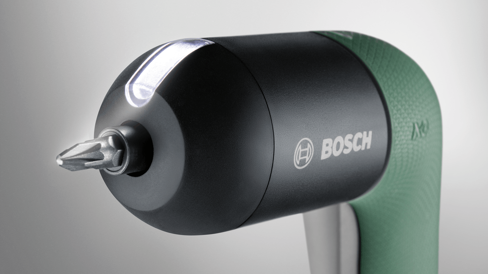 Bosch IXO 6 PowerLight Concept poseduje snažnu ugrađenu LED lampicu koja obezbeđuje rasuto osvetljenje za optimalno osvetljavanje predmeta obrade u mračnim okruženjima.